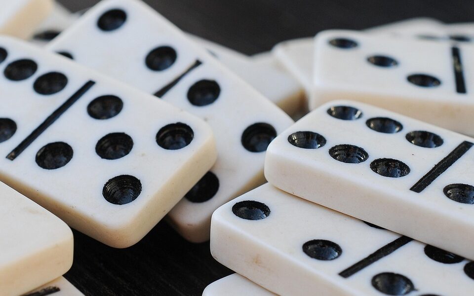 domino online